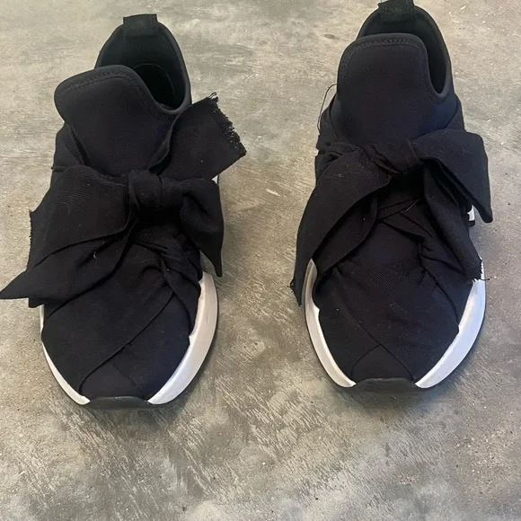 Authentic Maison Margirla platform bow tie sneaker